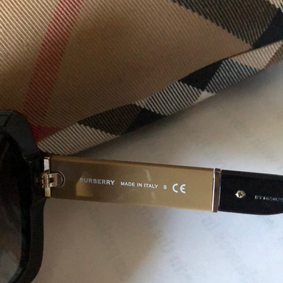 Authentic Burberry sunglasses! - Picture 5 of 5